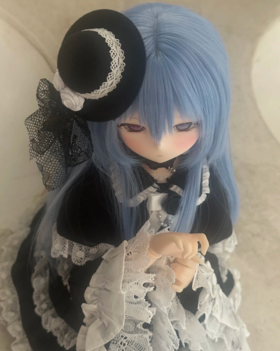 ケープ付きゴシックロリータドレスセット：ブラック/ホワイトレース