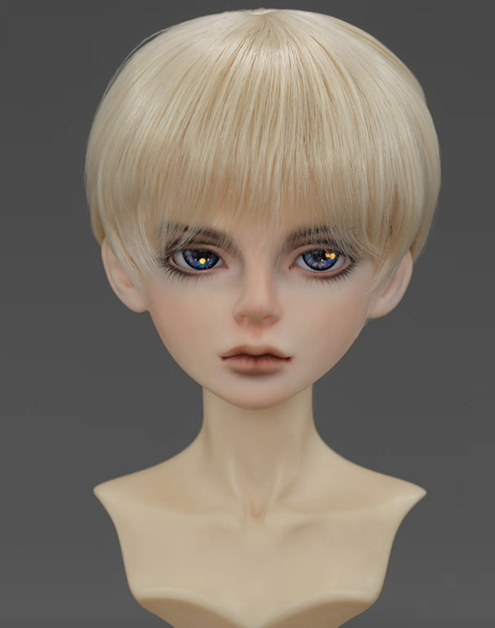 ショートウィッグ - アッシュグレー 【21cm~22cm:8-9inch】｜DOLK
