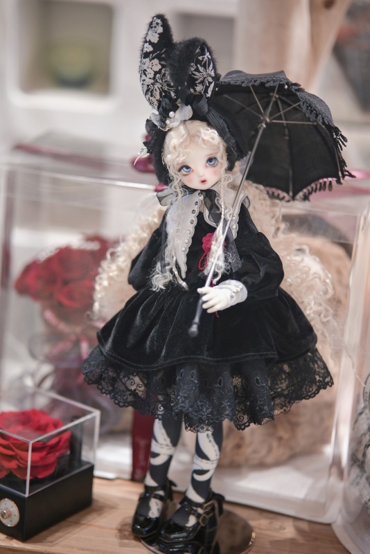 花帽子の女の子　描き目　マナースドルファー　アーティストドール　Sigikid DOLK×CRUSH 特別受注】Lilyth Fringe Parasol Black＋Handle(I:Black