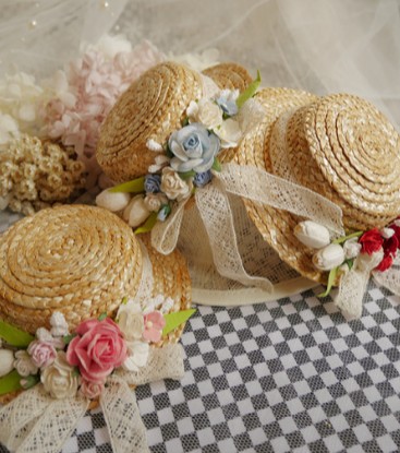 大注目 【美品】ワンダフルワールド お花使い 花飾り付き麦わら帽子 