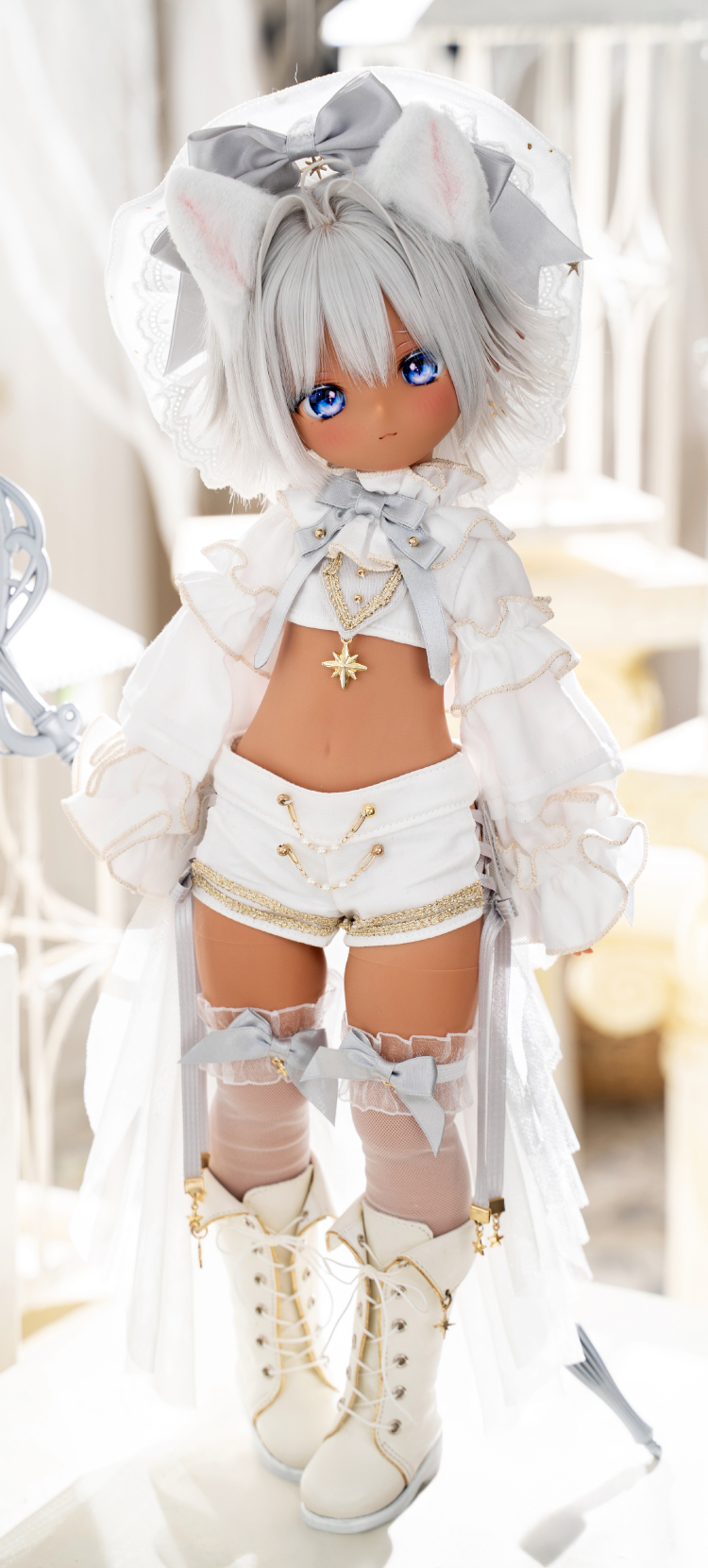 月の光に導水れた 双子叮猫魔道士。