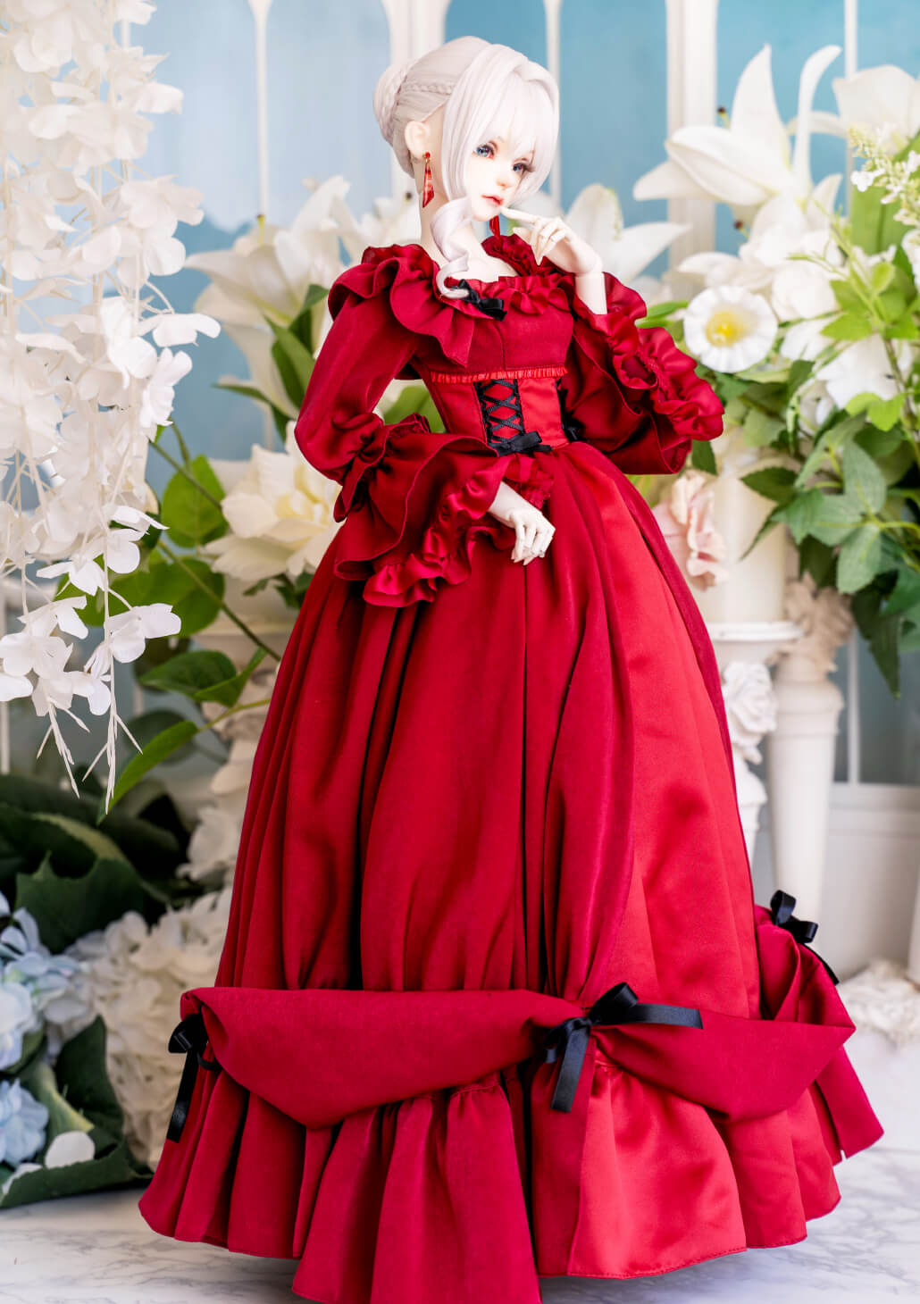 BODY & DRESS 優雅に広がるドレス、細部まで宿る気品